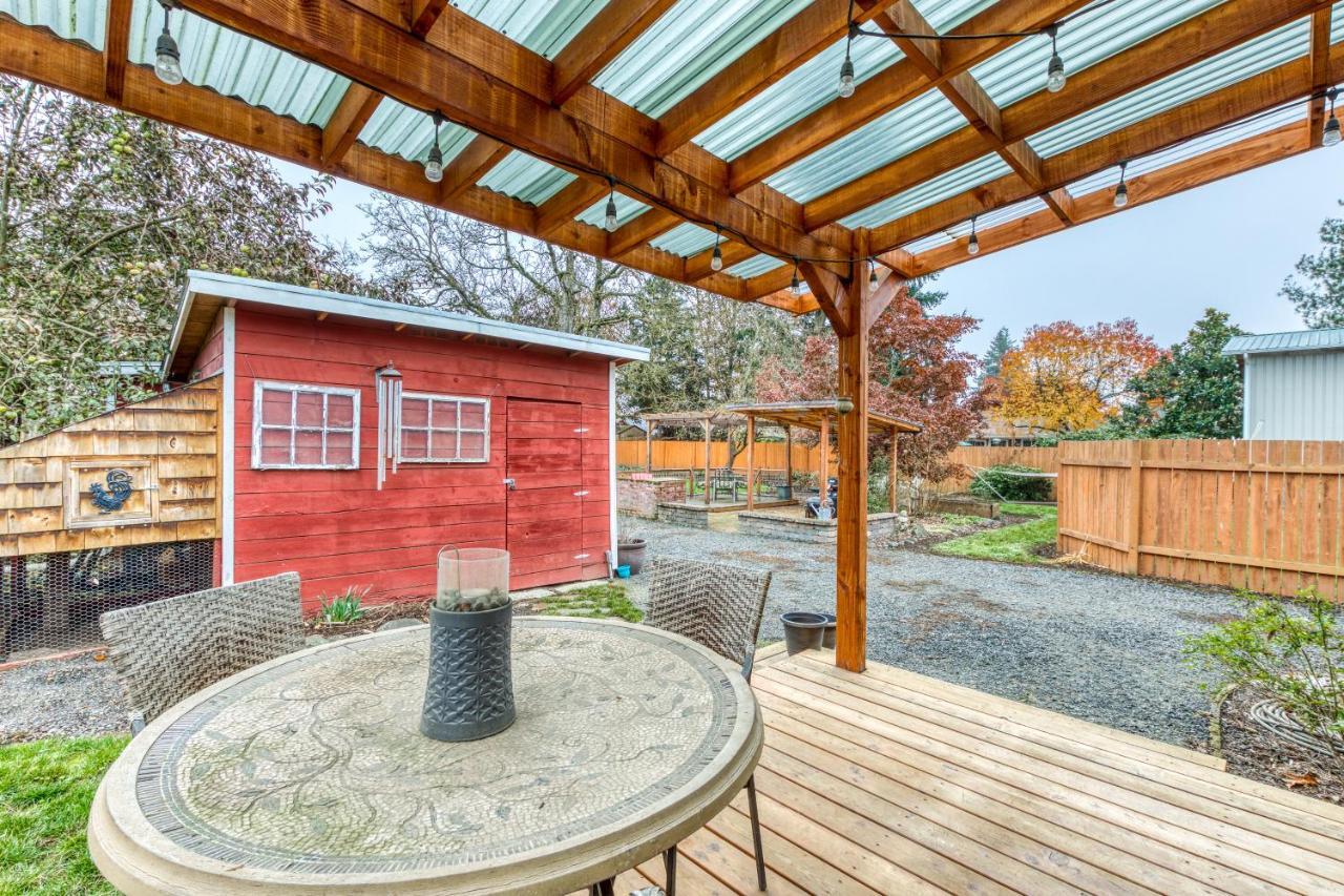 Cozy Coleman St. Cottage Bethel Exterior foto