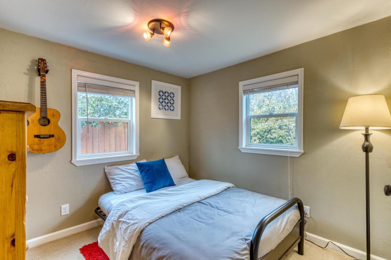Cozy Coleman St. Cottage Bethel Exterior foto