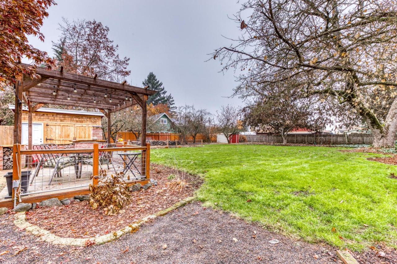 Cozy Coleman St. Cottage Bethel Exterior foto