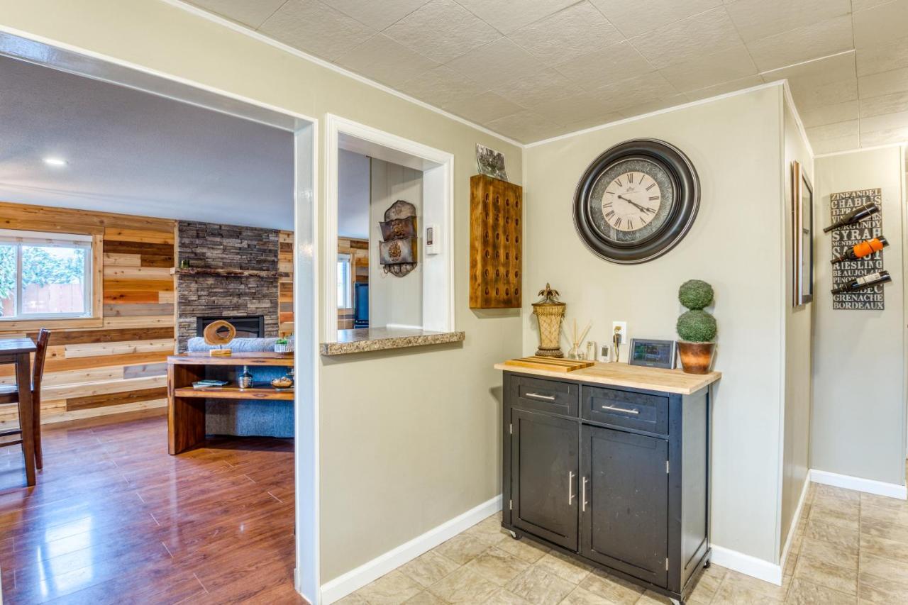 Cozy Coleman St. Cottage Bethel Exterior foto