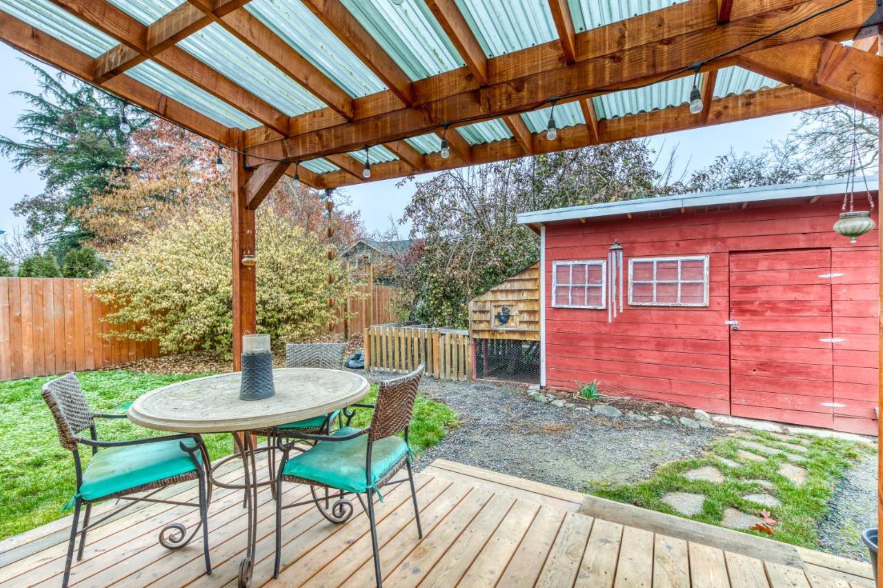 Cozy Coleman St. Cottage Bethel Exterior foto